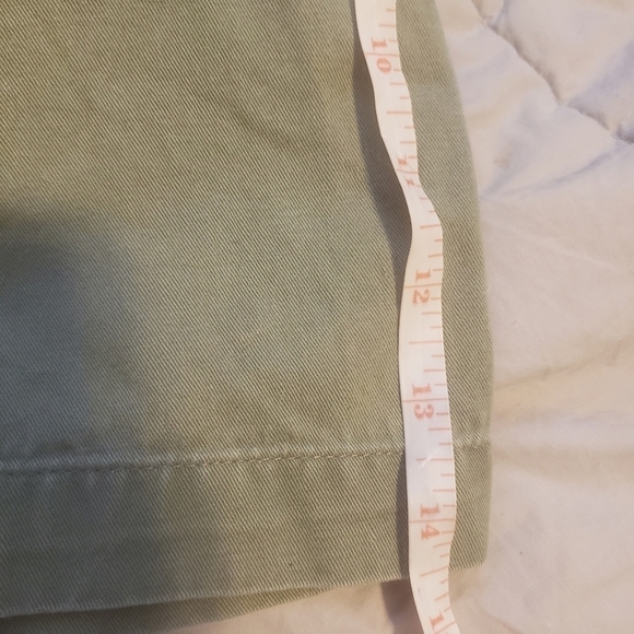 St. John’s Bay Chino Shorts Olive Green Women's 10 Nuetral Everyday Summer EUC - Picture 7 of 9